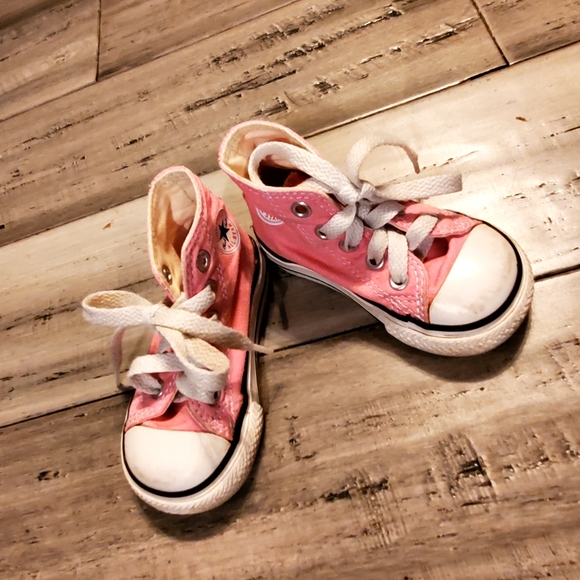 Infant Size 4 Pink Converse All Stars - Picture 3 of 5